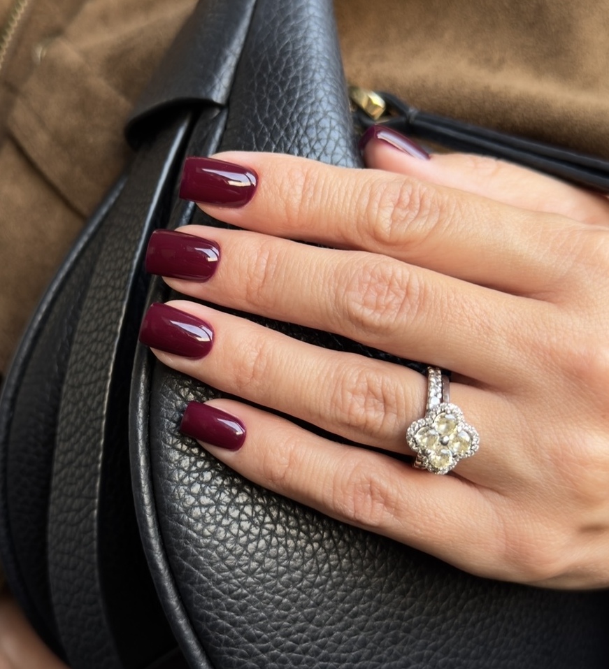 <span style="font-weight: bold; font-style: italic;">Маникюр с покрытием LUXIO в один тон&nbsp;</span>