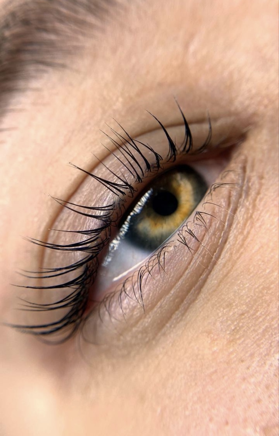 <span style="font-weight: bold; font-style: italic;">Ламинирование ресниц</span>