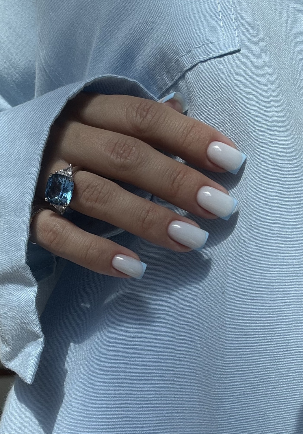 Маникюр с покрытием френч